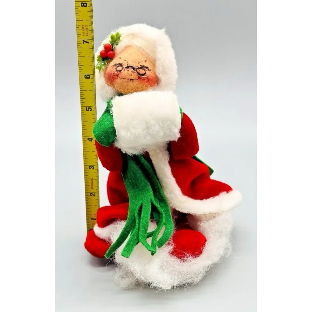 Annalee Mrs Claus Green Mittens Scarf Muff 7  inch Vintage Christmas‎ Santa Snow